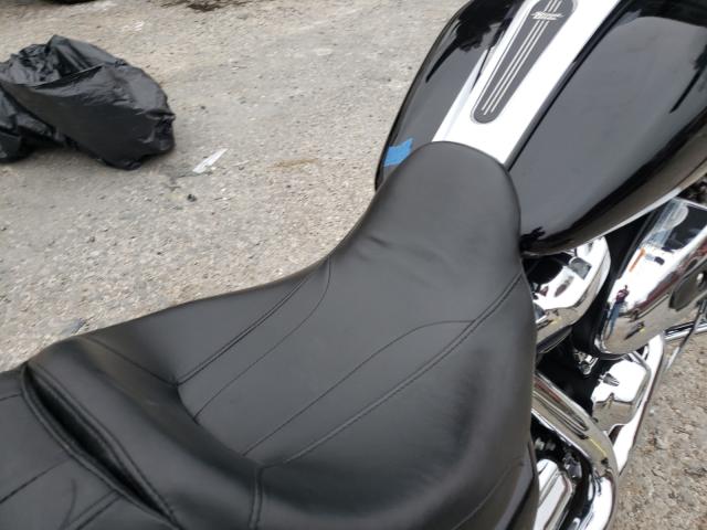 2019 HARLEY-DAVIDSON FLHX 1HD1KBC16KB662296