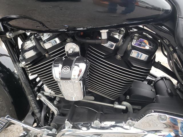 2019 HARLEY-DAVIDSON FLHX 1HD1KBC16KB662296