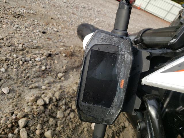 2021 KTM 890 DUKE R VBKTU9402MM811280