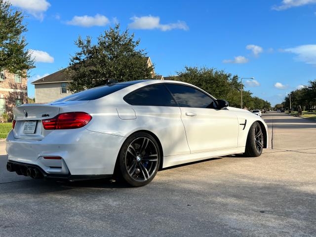 2017 BMW M4 WBS3R9C57HK709449