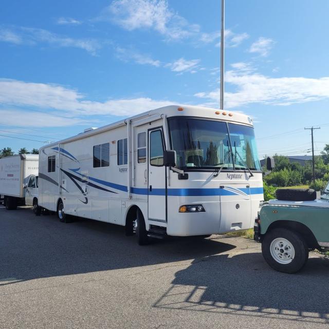 Salvage cars for sale from Copart Candia, NH: 2002 Holiday Rambler Motorhome