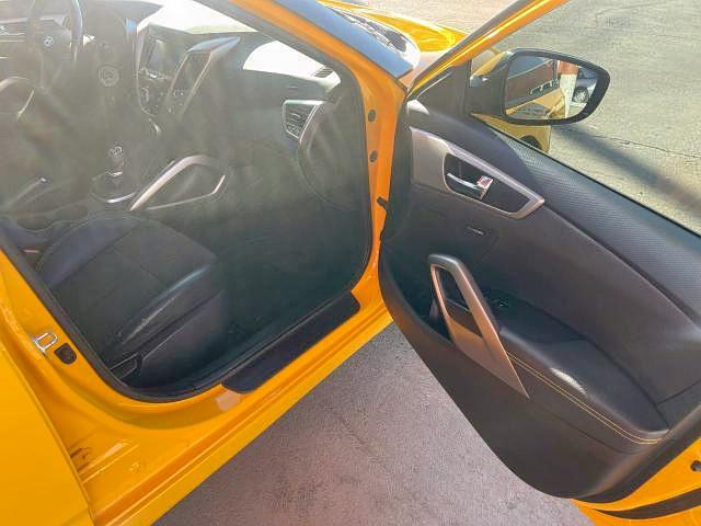 KMHTC6AD9GU278323 Hyundai Veloster 2016. Фото: 4