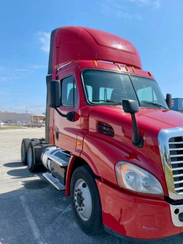 Salvage cars for sale from Copart Punta Gorda, FL: 2015 Freightliner Cascadia 1