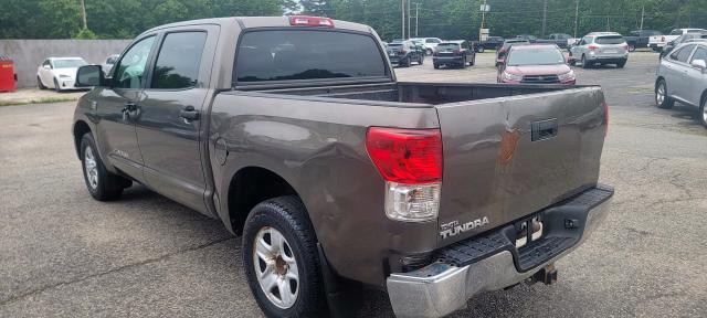 5TFEM5F17AX002456 Toyota Tundra Cre 2010. Фото: 2