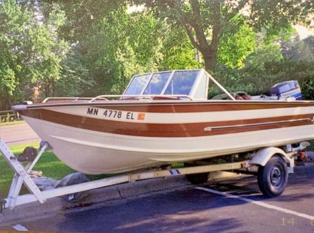 Salvage boats for sale at Blaine, MN auction: 1983 Sylvan Sport