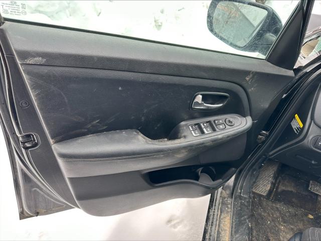 KNAHT8A35H7188144 KIA Rondo