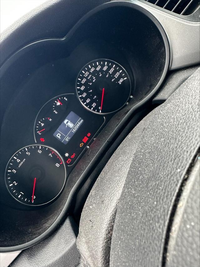 KNAHT8A35H7188144 KIA Rondo