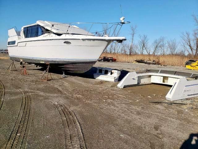 Salvage boats for sale at Cahokia Heights, IL auction: 1992 Carver Boat