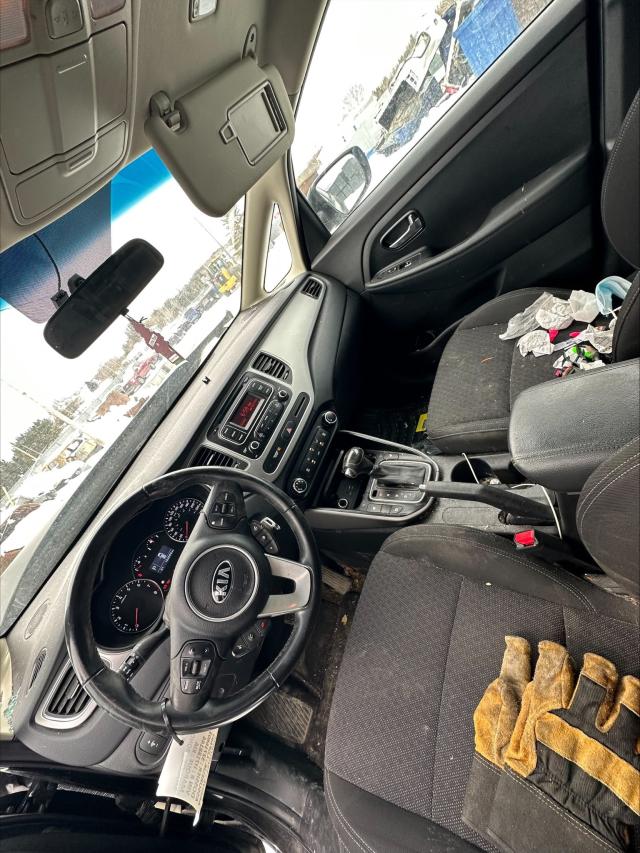 KNAHT8A35H7188144 KIA Rondo