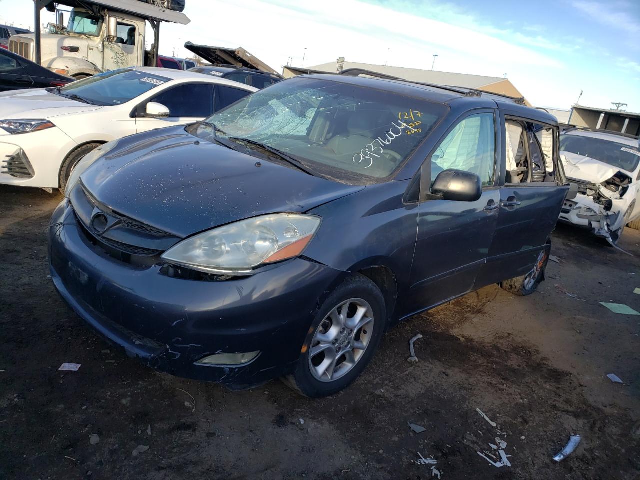 2006 Toyota Sienna - Image 1