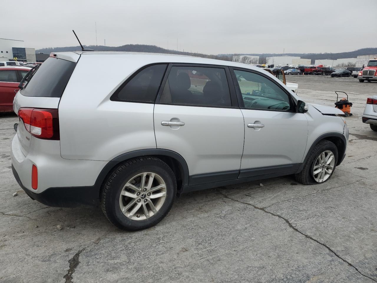 VIN 5XYKT3A63EG428117 2014 KIA SORENTO no.3