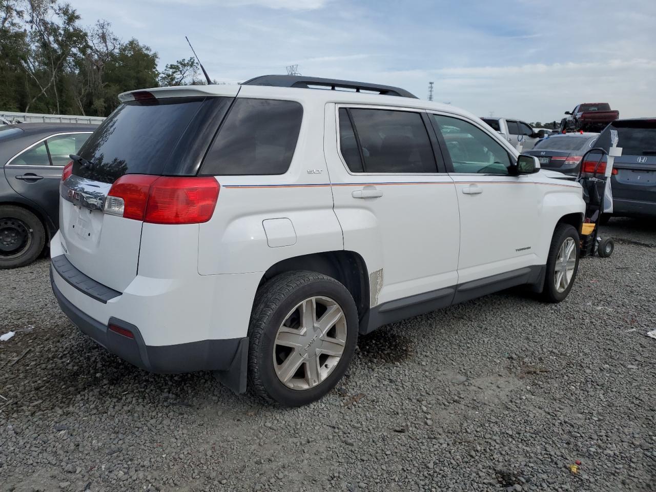 2010 GMC Terrain - Image 3