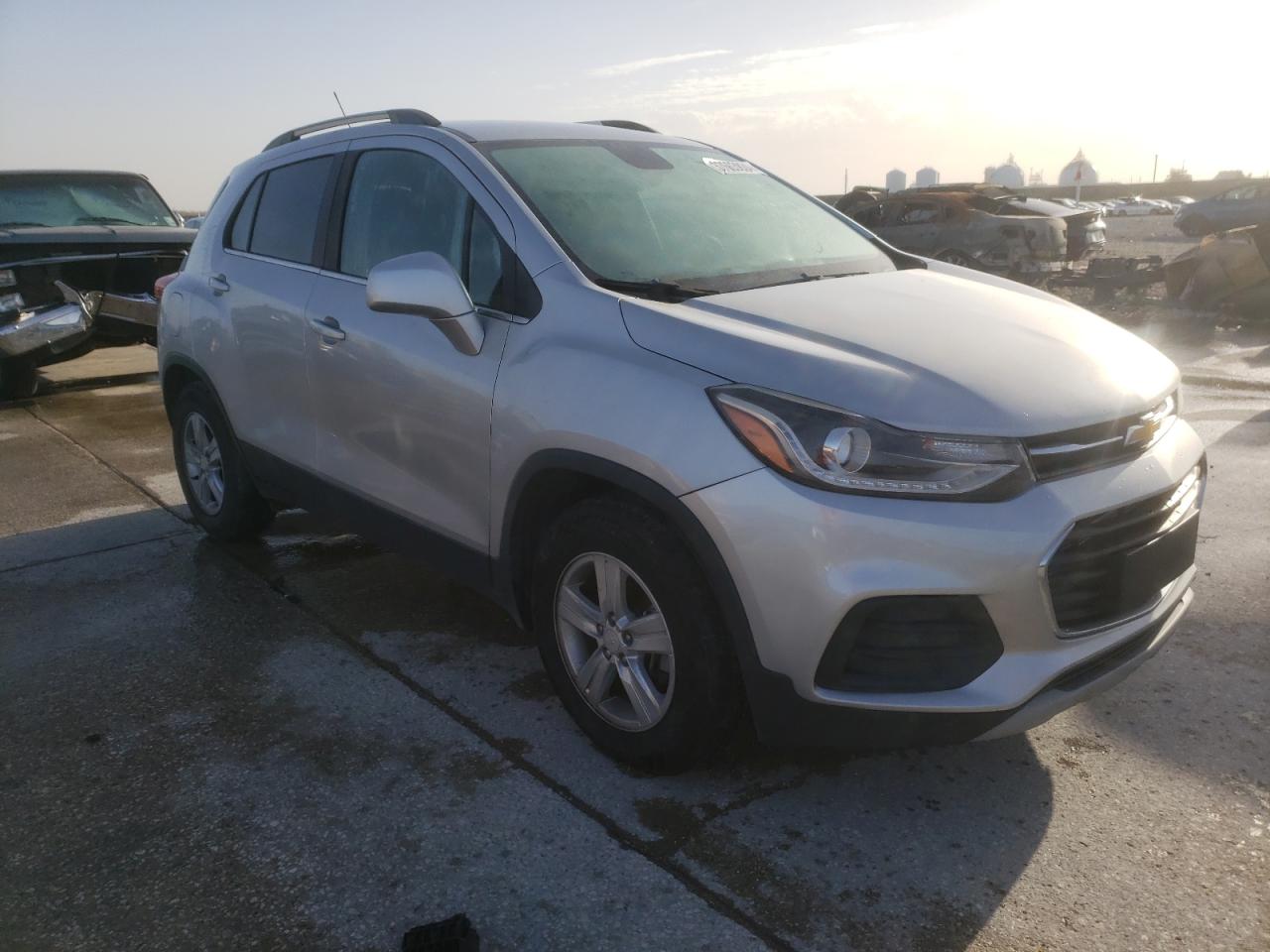 VIN 3GNCJLSB4JL258799 2018 CHEVROLET TRAX no.4