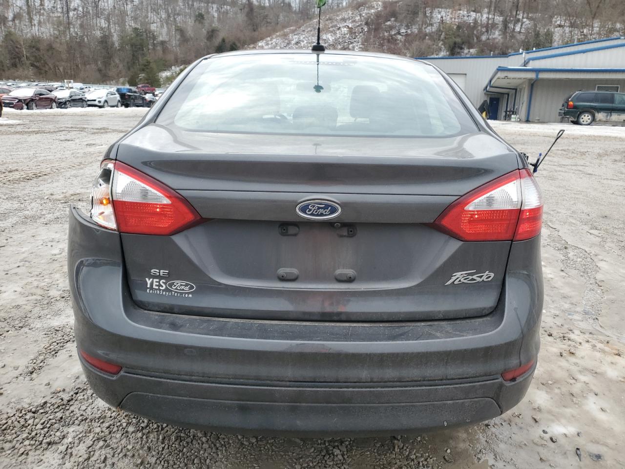 3FADP4BJ2JM118565 2018 Ford Fiesta Se