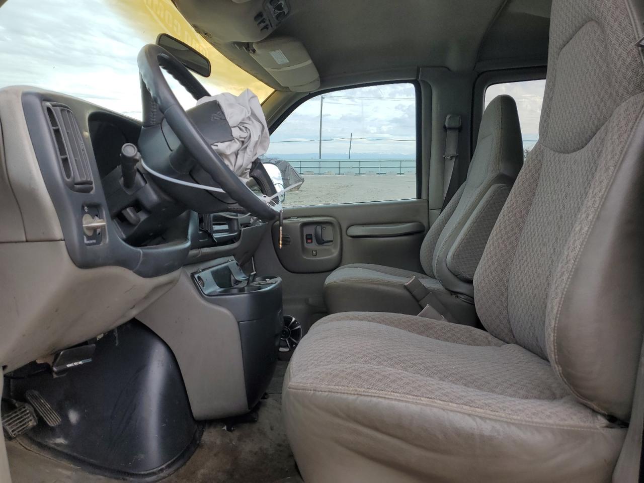 2000 Chevrolet Express G1500 VIN: 1GNFG15R5Y1173089 Lot: 41052864