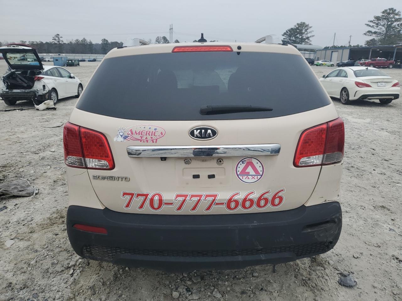 2011 Kia Sorento Base VIN: 5XYKT3A15BG112766 Lot: 37129144