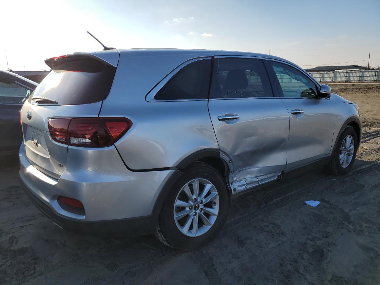 5XYPGDA54KG454261 2019 Kia Sorento Lx