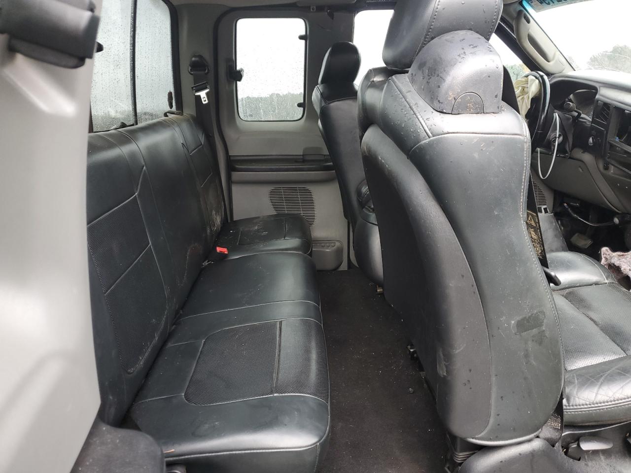 2004 Ford F250 - Image 10