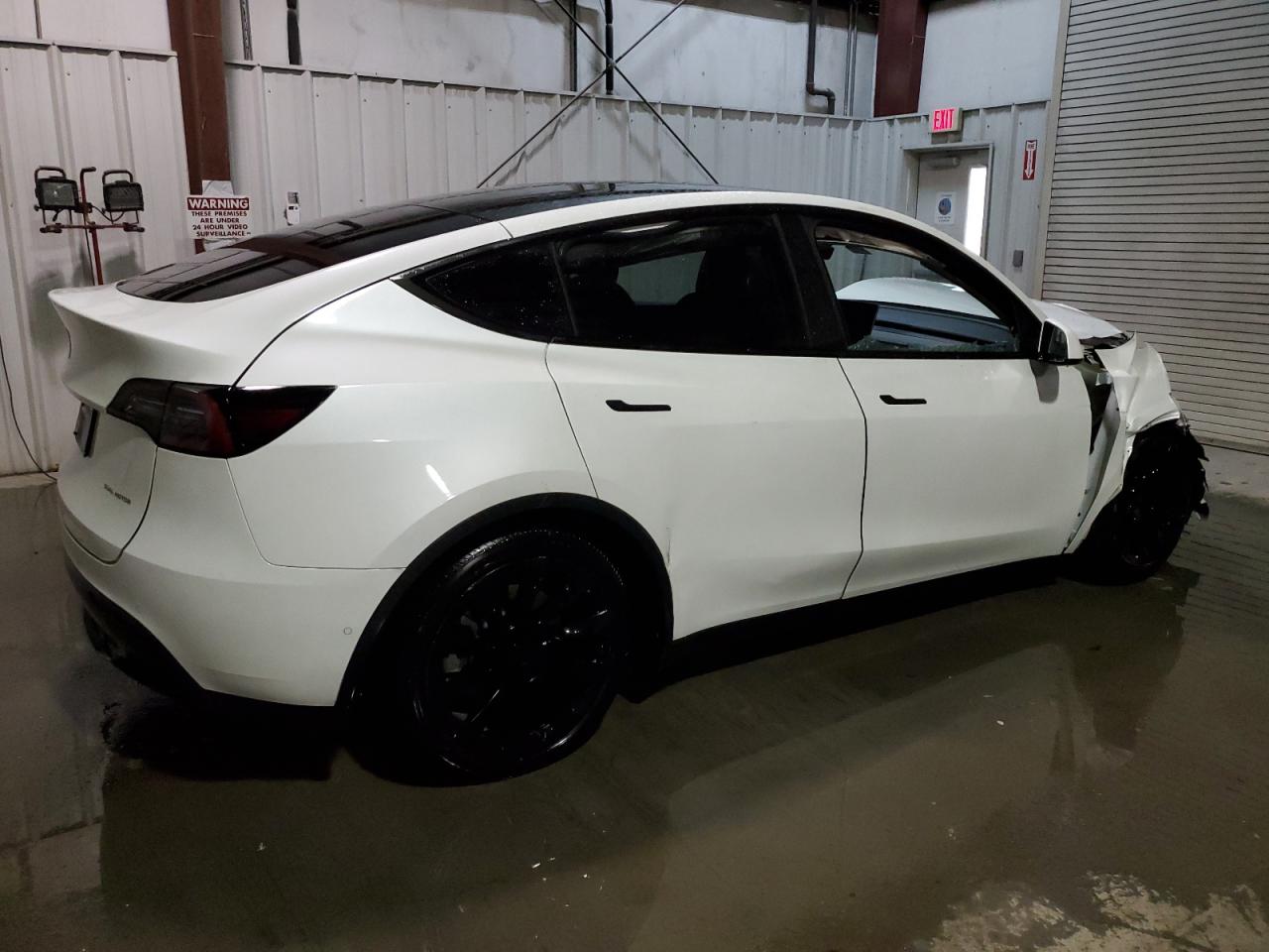 2022 Tesla Model Y VIN: 7SAYGDEE0NF385579 Lot: 40054534