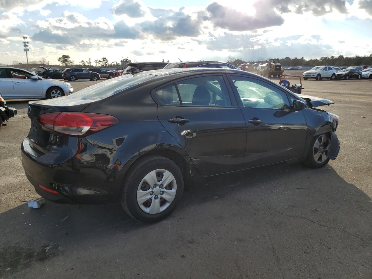 3KPFK4A77JE237147 2018 Kia Forte Lx