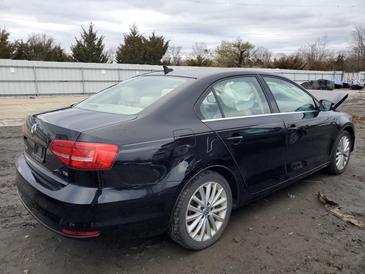 2015 Volkswagen Jetta - Image 3