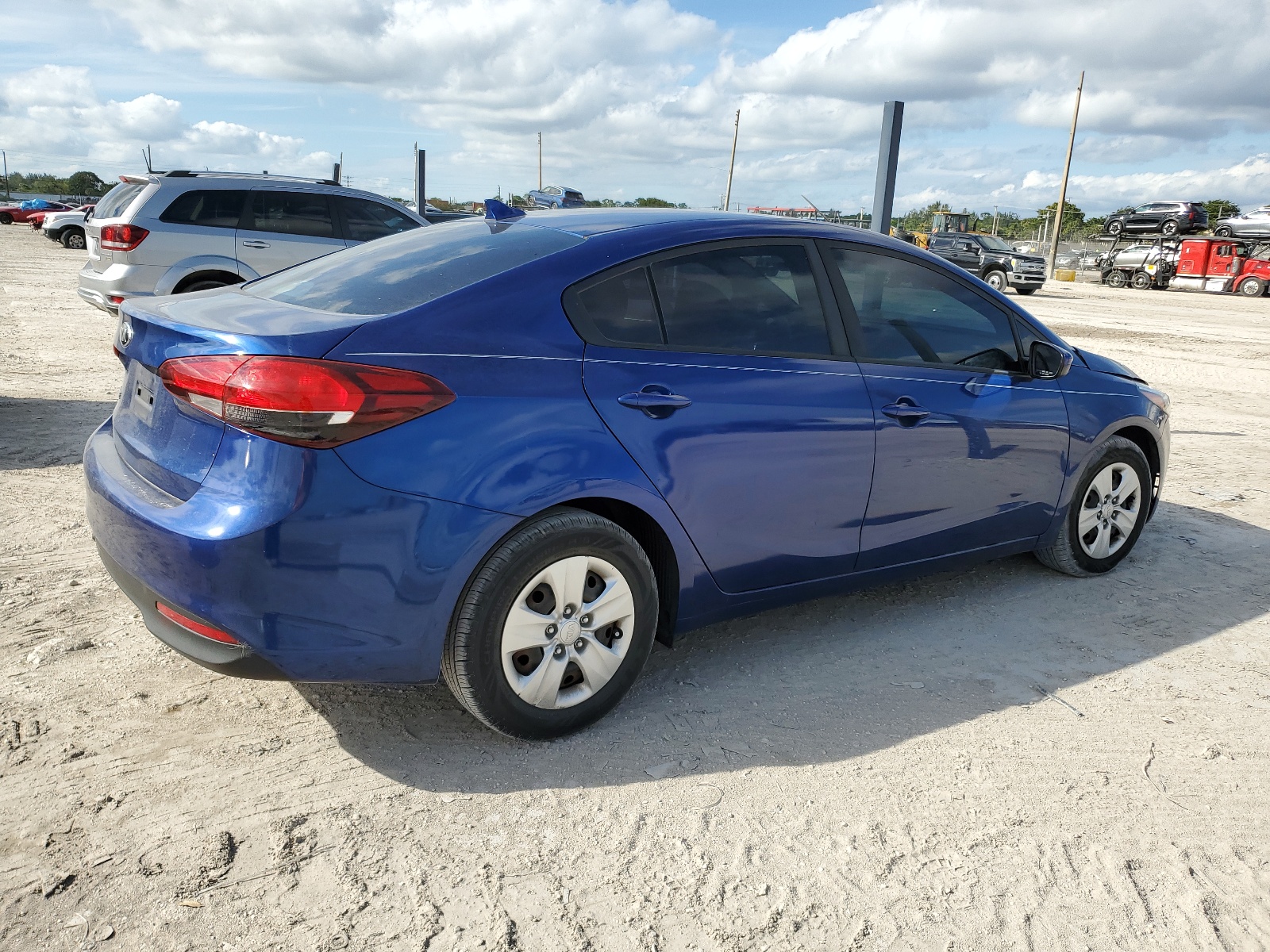 3KPFK4A7XHE133441 2017 Kia Forte Lx