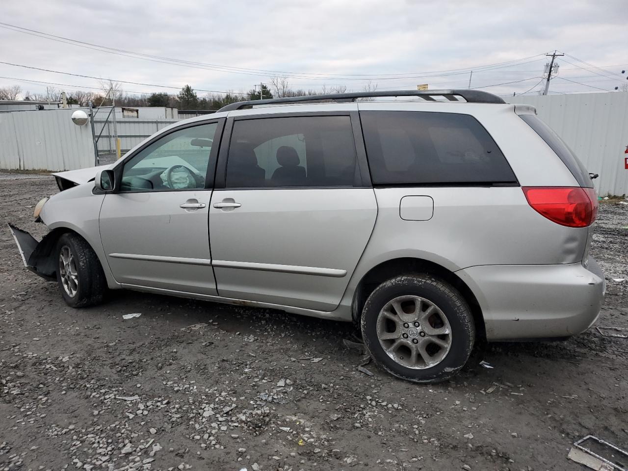 2006 Toyota Sienna - Image 2
