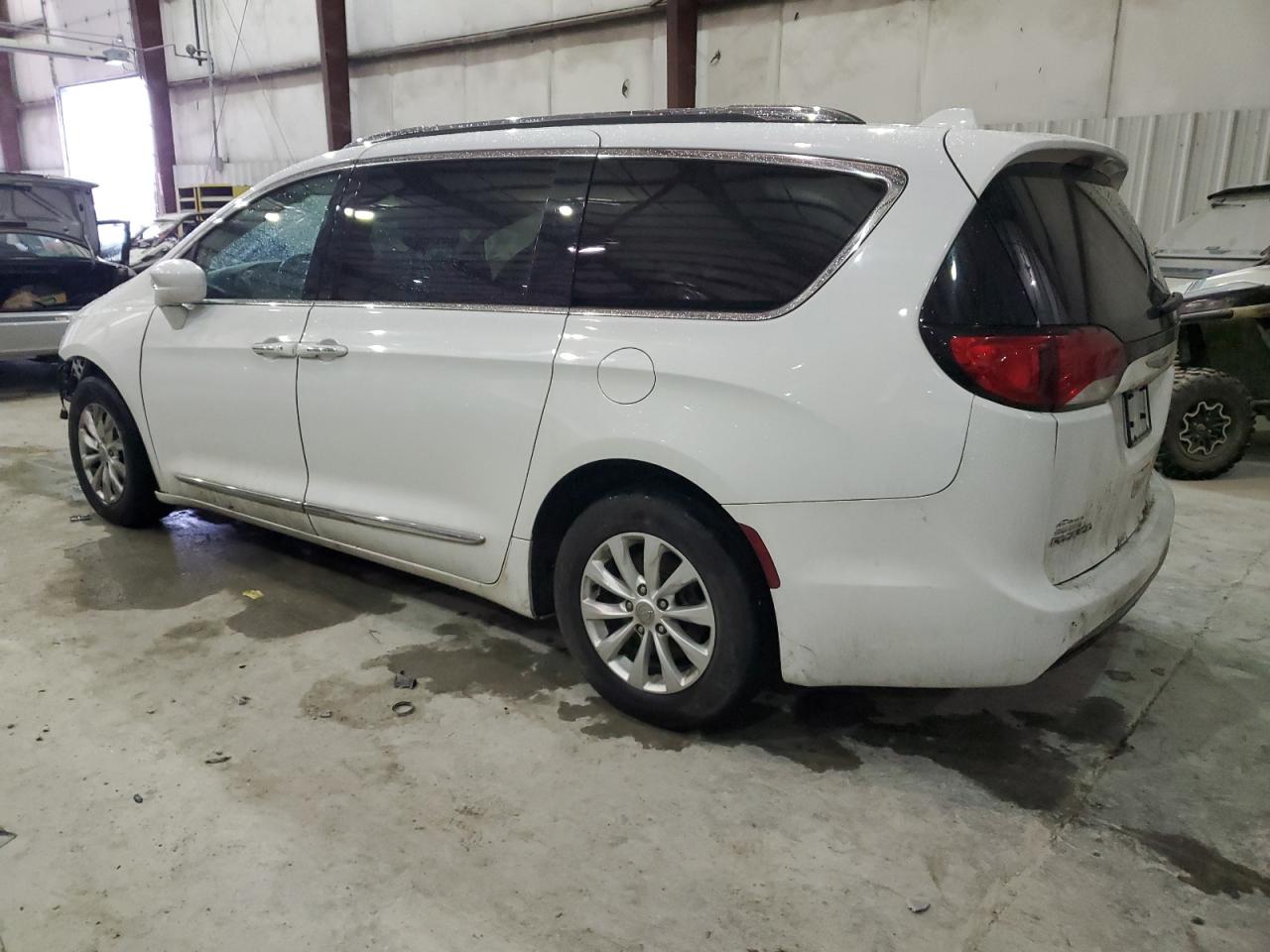 2C4RC1BG1KR555157 2019 Chrysler Pacifica Touring L