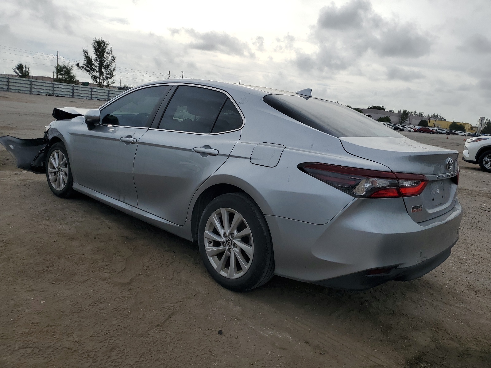 2021 Toyota Camry Le vin: 4T1C11AK1MU520167