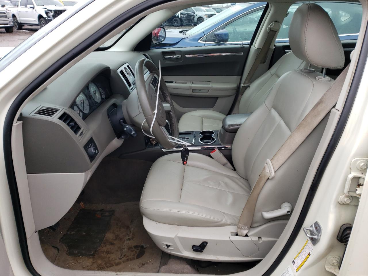 2010 Chrysler 300 - Image 7