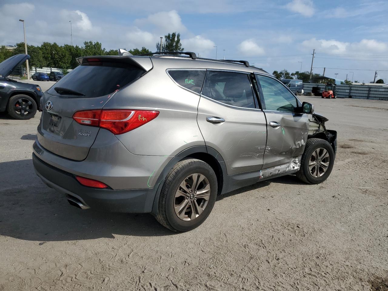 2015 Hyundai Santa Fe - Image 3