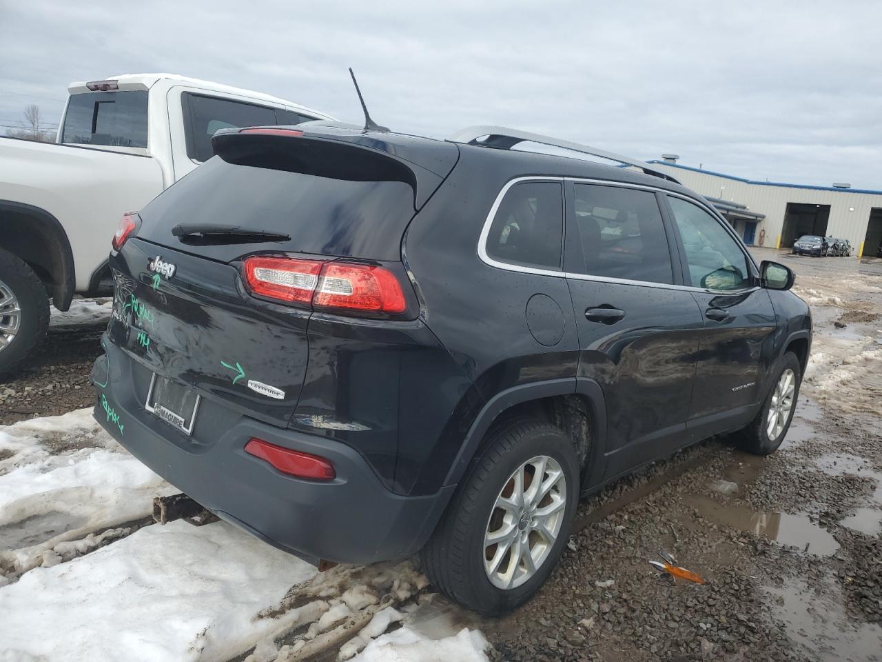 2017 Jeep Cherokee Latitude VIN: 1C4PJMCB5HW565384 Lot: 37142814