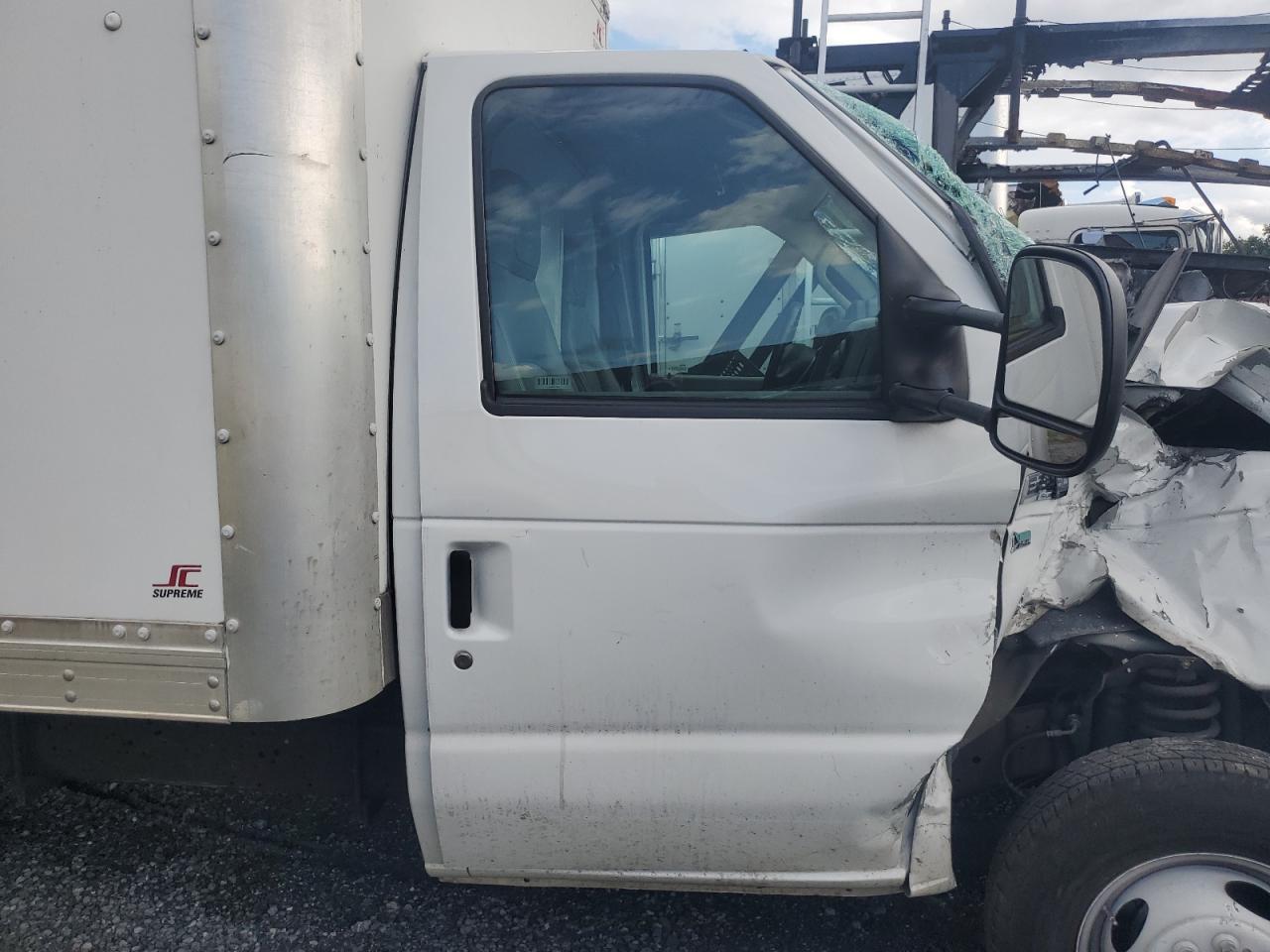 2015 Ford Econoline VIN: 24DWE3FLXFDA07811 Lot: 37492154