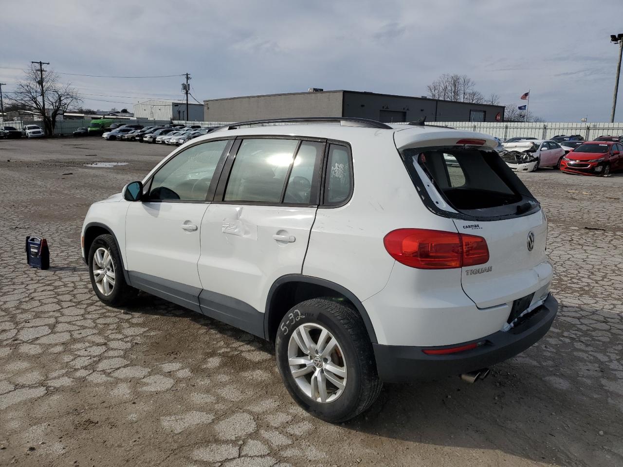 WVGBV7AX7HK002225 2017 VOLKSWAGEN TIGUAN - Image 2