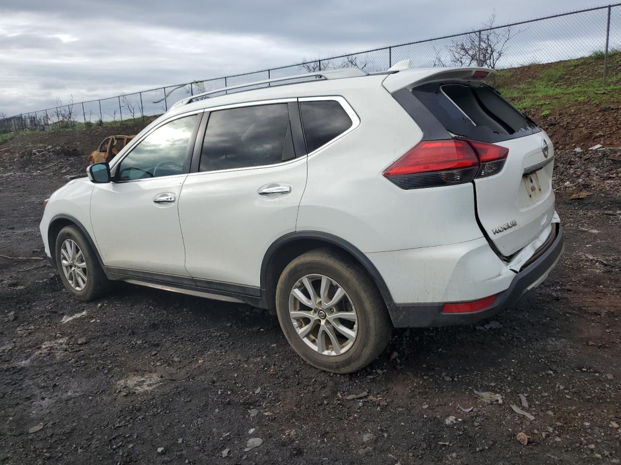 2017 Nissan Rogue S VIN: 5N1AT2MT7HC745622 Lot: 40903974