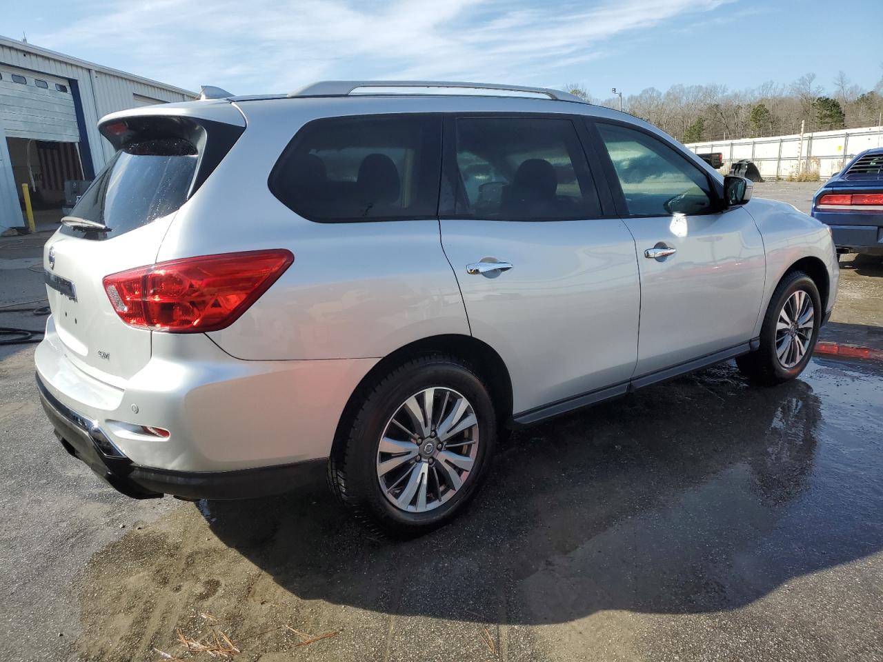 2019 Nissan Pathfinder - Image 3
