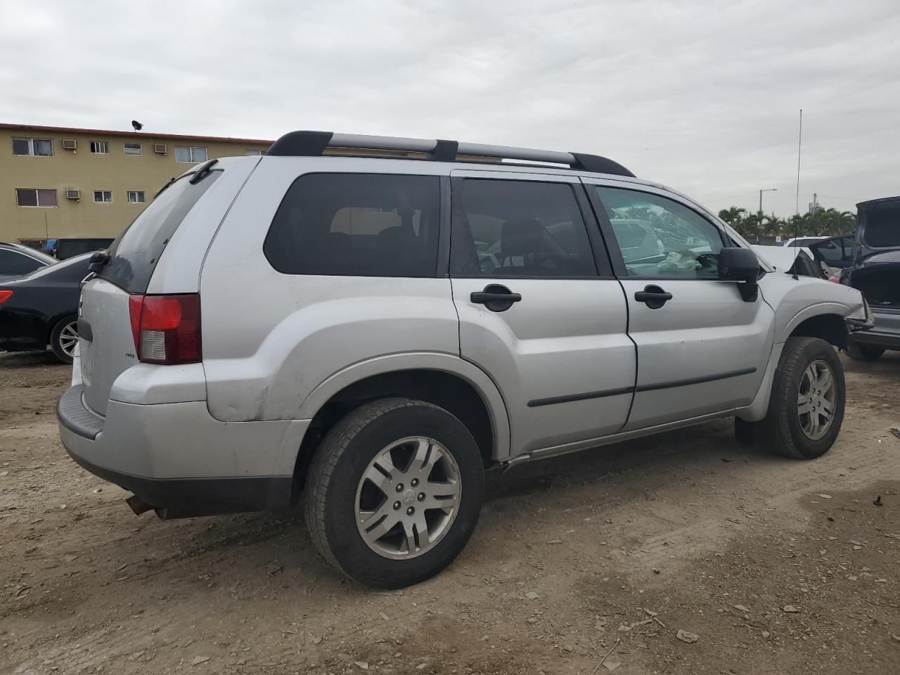 2006 Mitsubishi Endeavor - Image 3