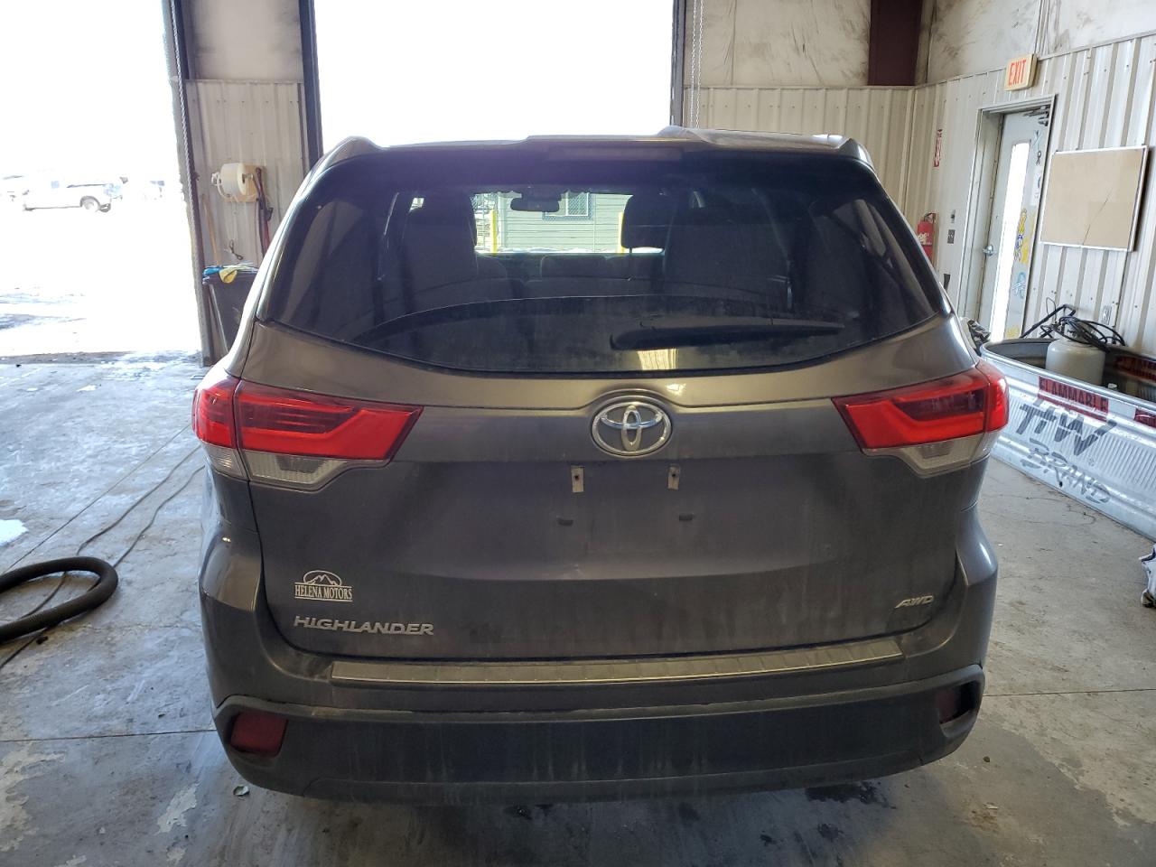 5TDBZRFH2KS947296 2019 Toyota Highlander Le