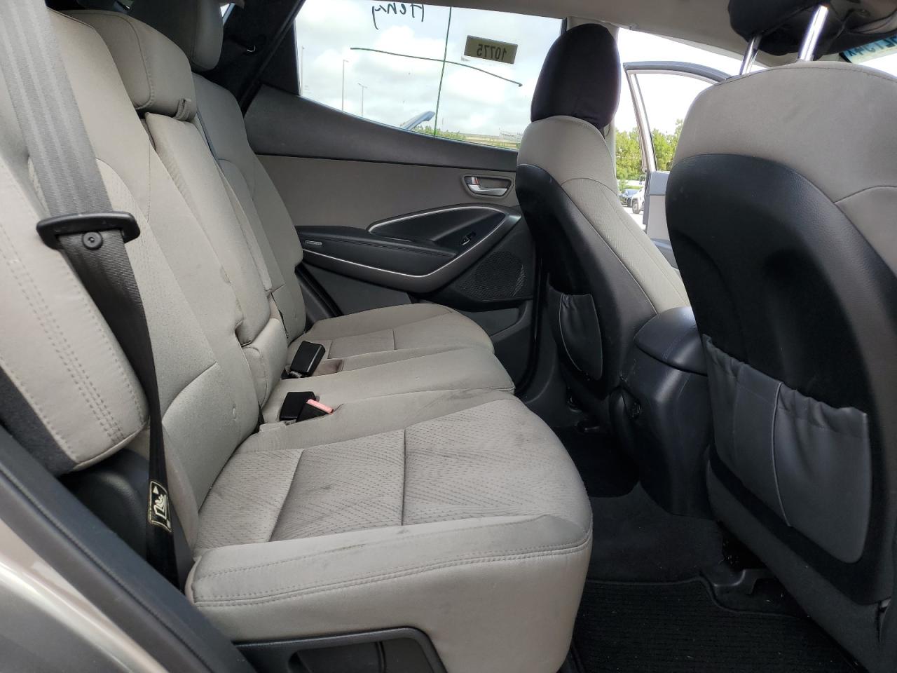 2015 Hyundai Santa Fe - Image 10