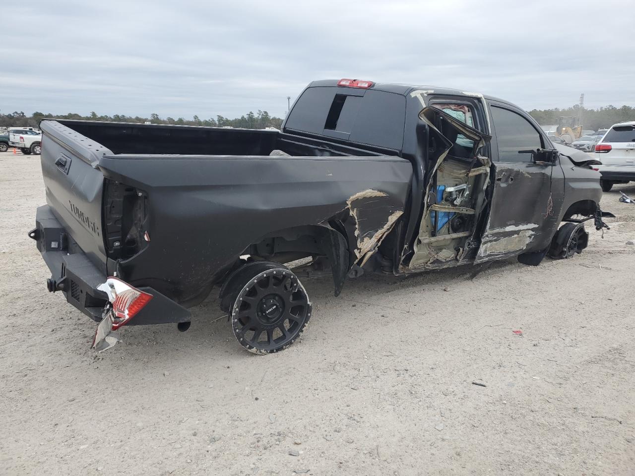 2014 Toyota Tundra - Image 3