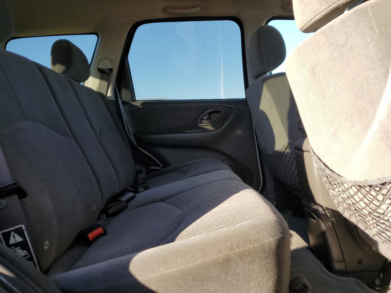 2004 Mazda Tribute - Image 11