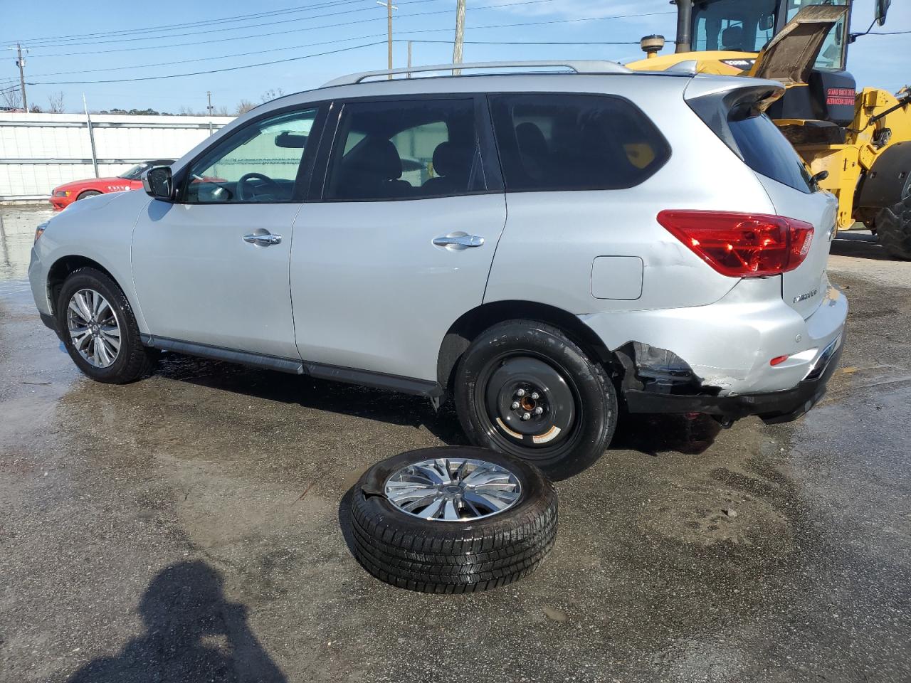 2019 Nissan Pathfinder - Image 2