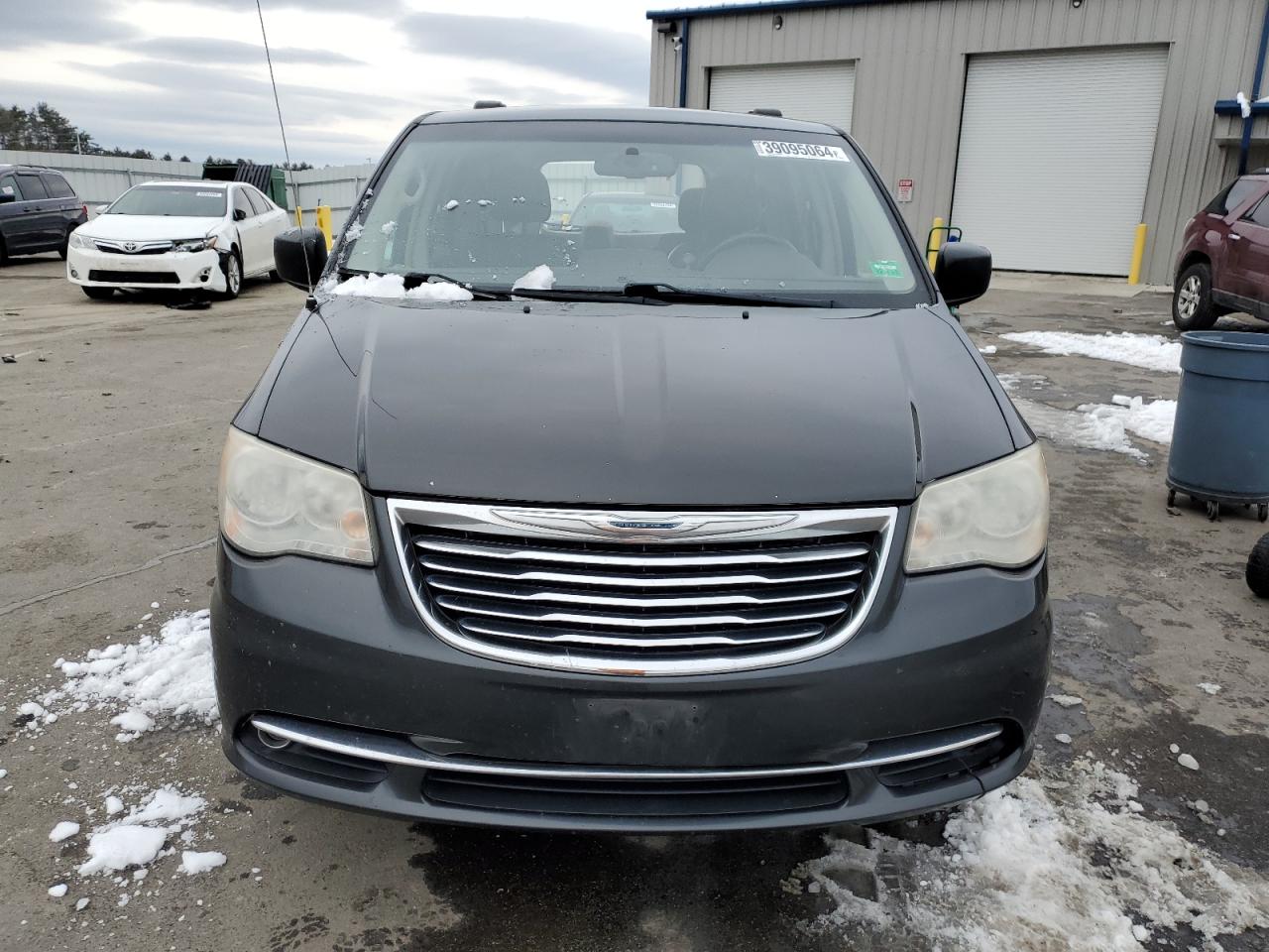 2012 Chrysler Town & Country - Image 5