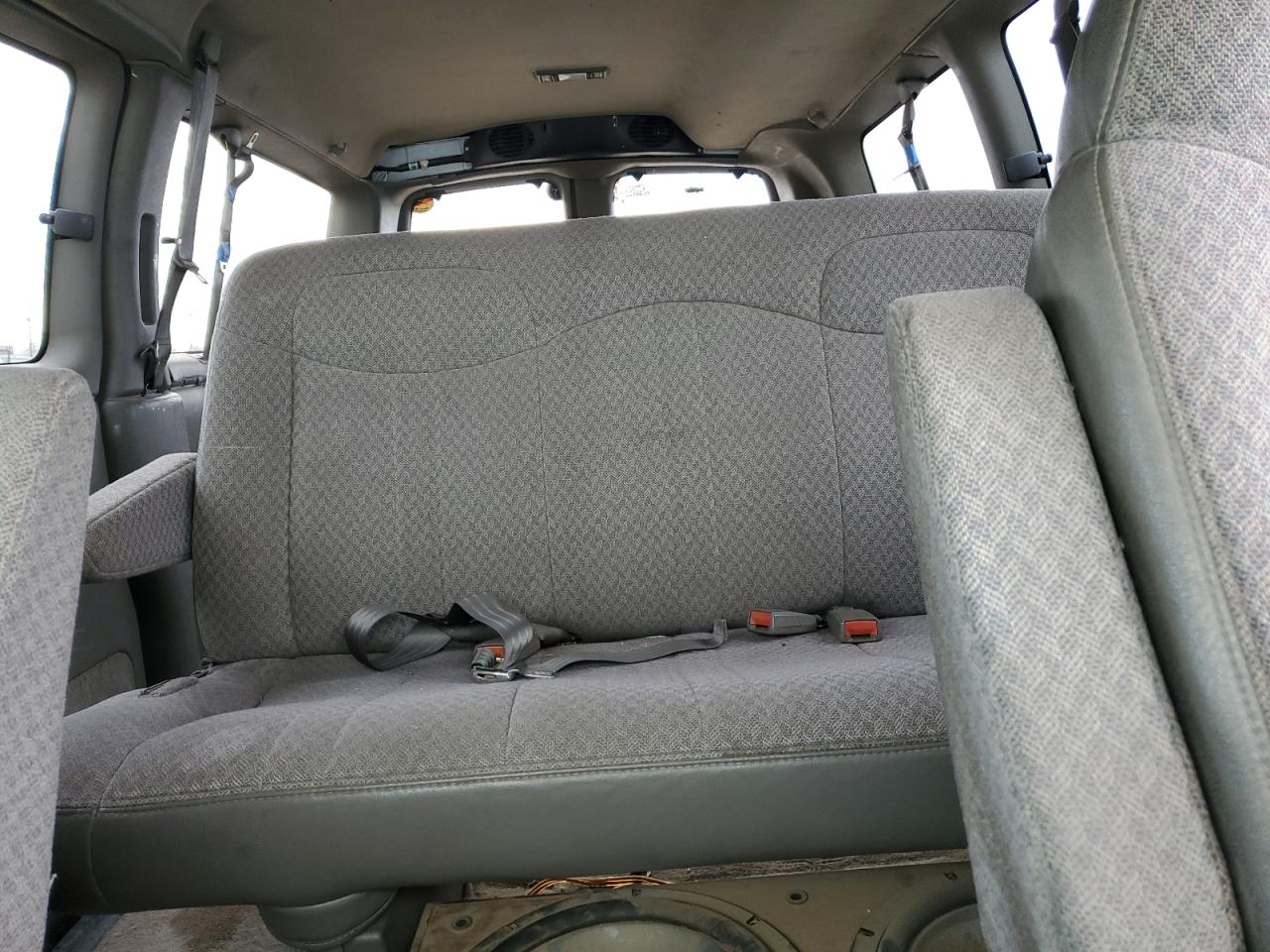 2000 Chevrolet Express G1500 VIN: 1GNFG15R5Y1173089 Lot: 41052864