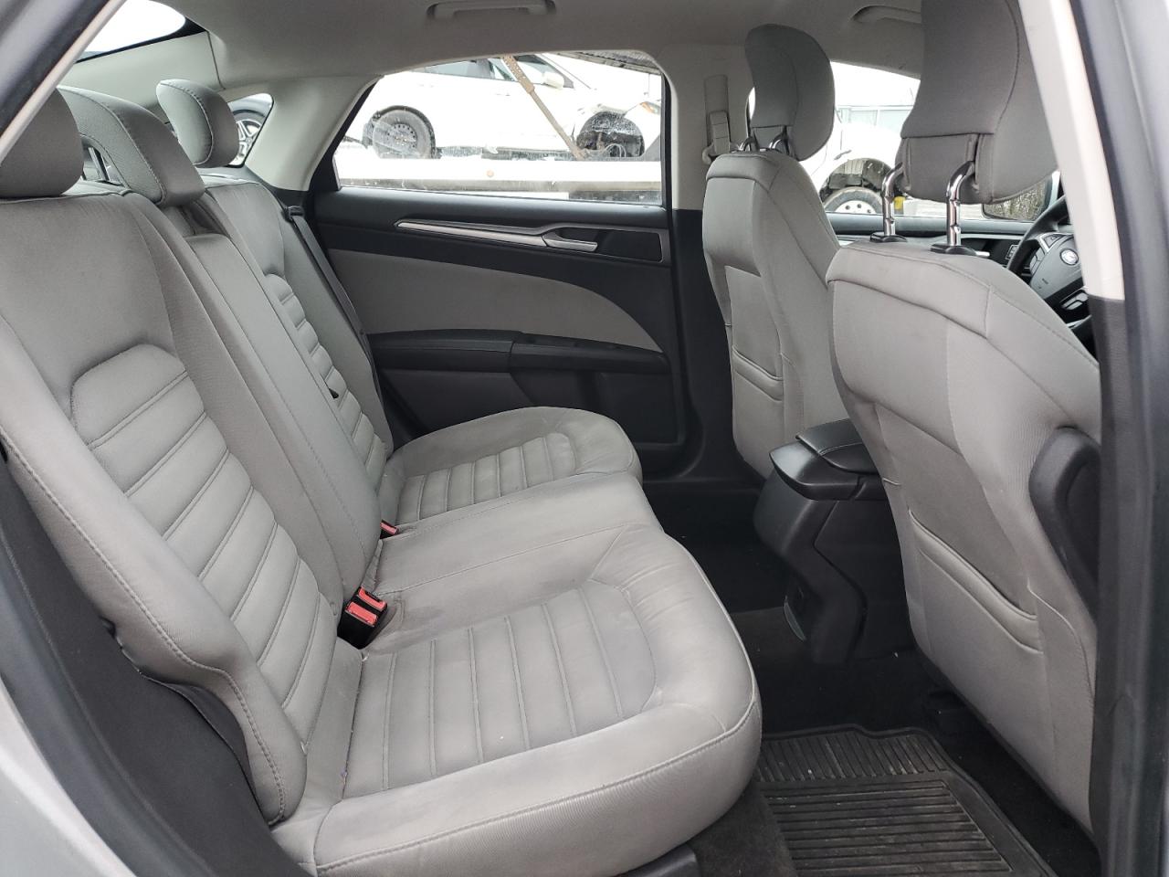 2015 Ford Fusion S VIN: 3FA6P0G72FR165345 Lot: 40400624