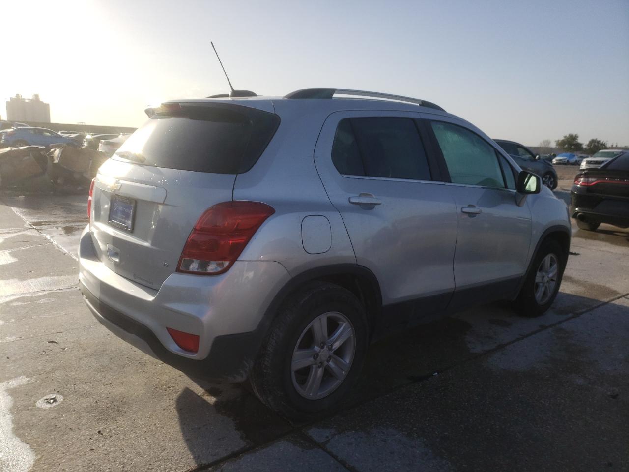 VIN 3GNCJLSB4JL258799 2018 CHEVROLET TRAX no.3