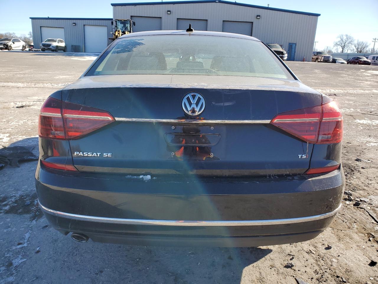 1VWBA7A34JC027710 2018 Volkswagen Passat Se