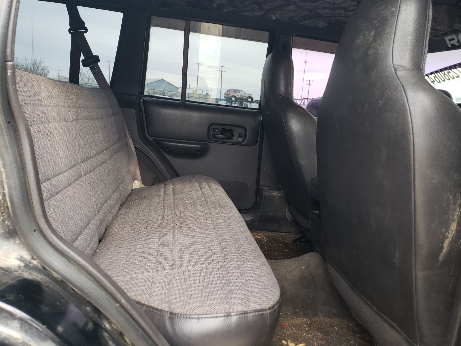 1J4FF58S0YL176126 2000 Jeep Cherokee Classic