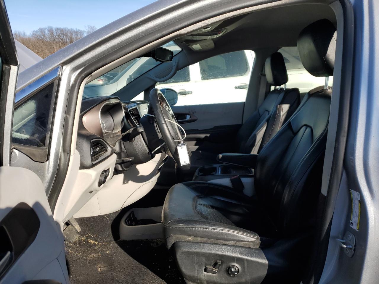 2018 Chrysler Pacifica Touring L VIN: 2C4RC1BG8JR123485 Lot: 37064034