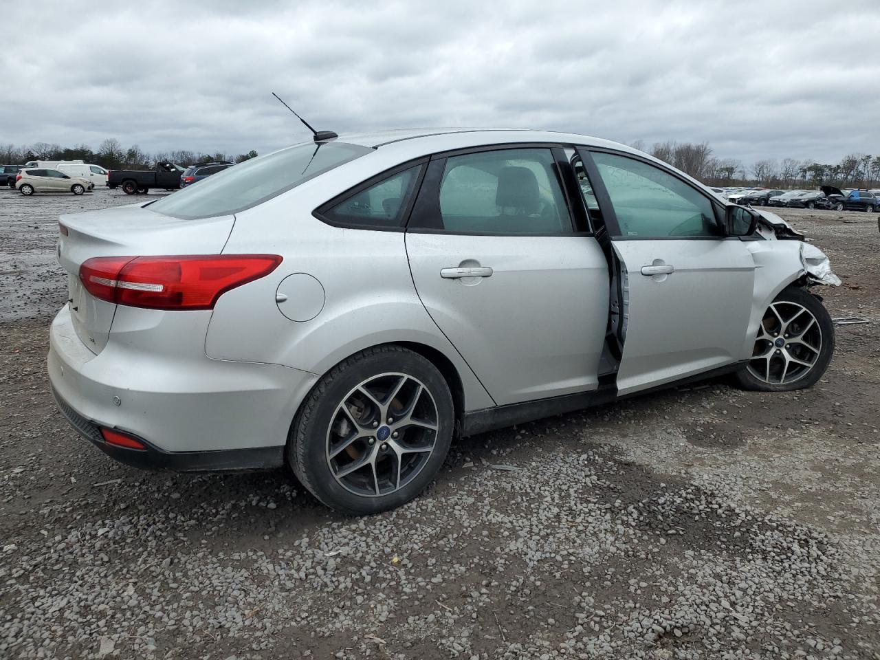 1FADP3H27JL239684 2018 Ford Focus Sel